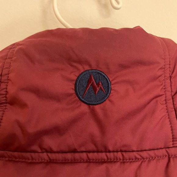 Marmot Women's Medium Quilted Burgundy and Blue Full Zip Vest - Picture 3 of 8